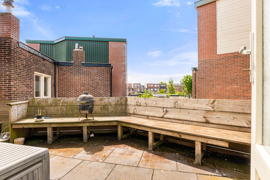 Bright semi detached home with modern finish and south west balcony — 47