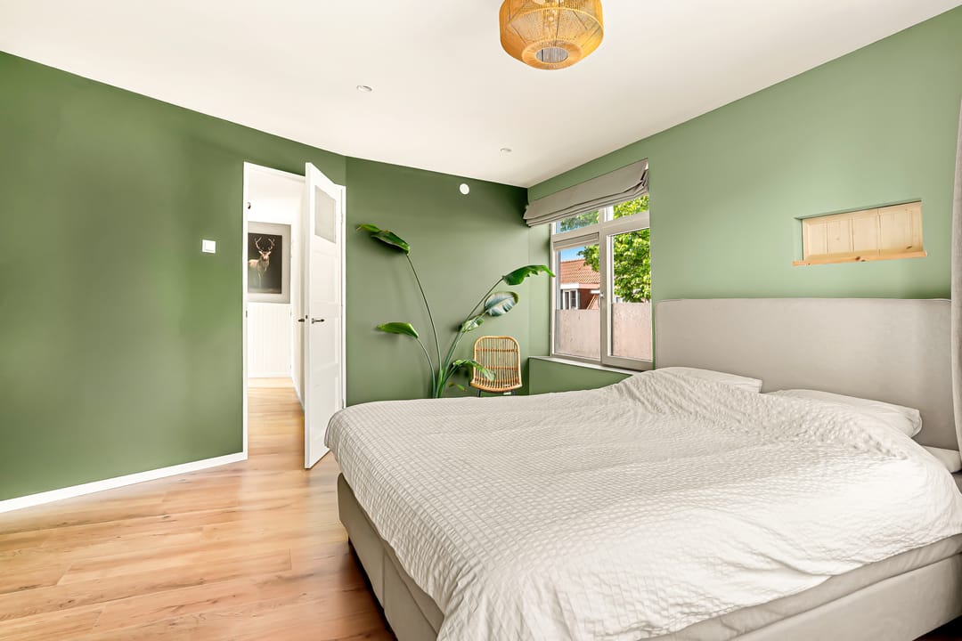 Bright semi detached home with modern finish and south west balcony — 37
