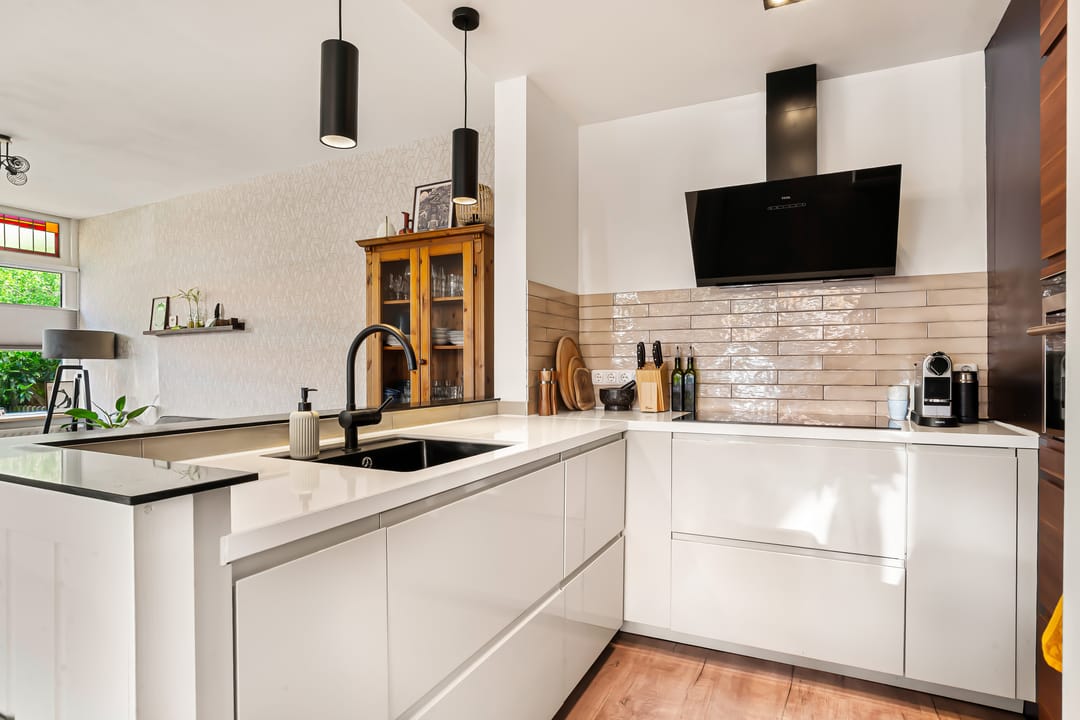 Bright semi detached home with modern finish and south west balcony — 26