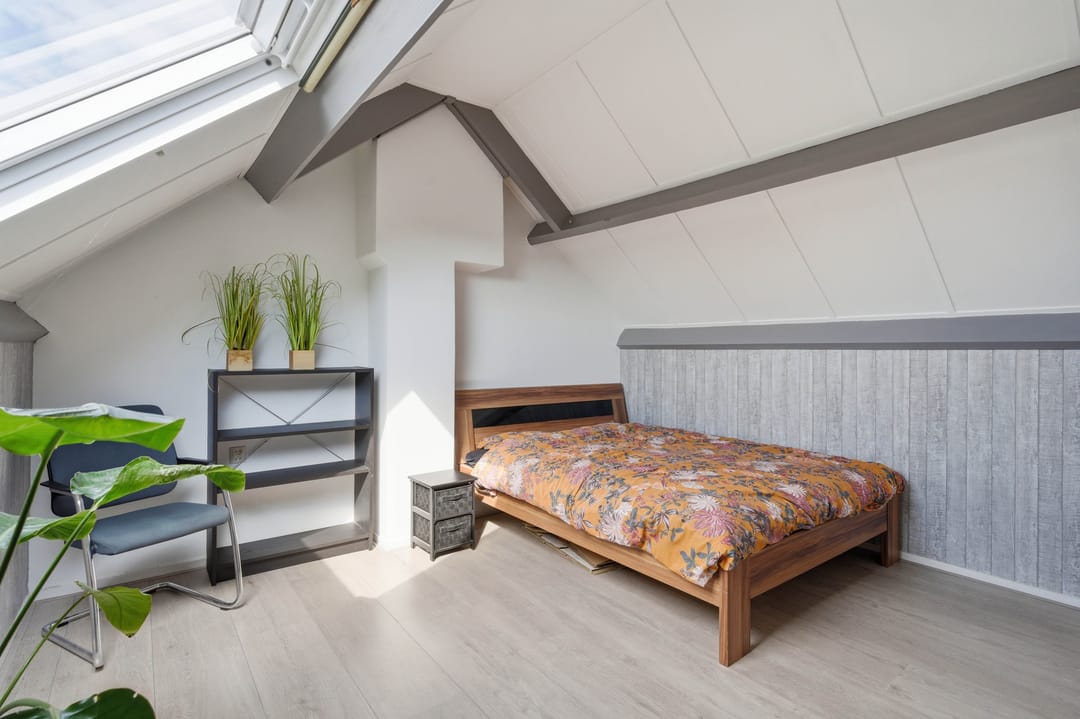Spacious Family Home with Sunlit Garden and Solar Panels — 23