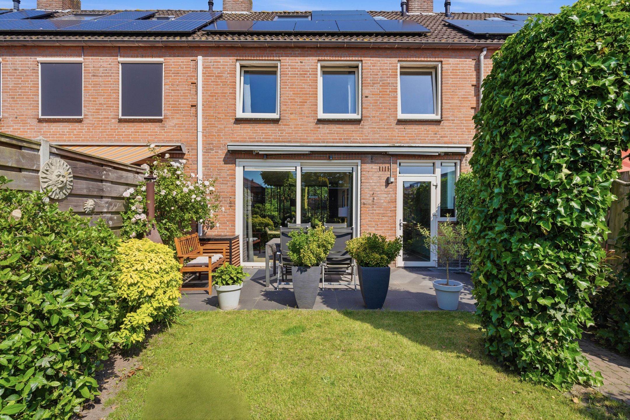 Spacious Family Home with Sunlit Garden and Solar Panels — 27