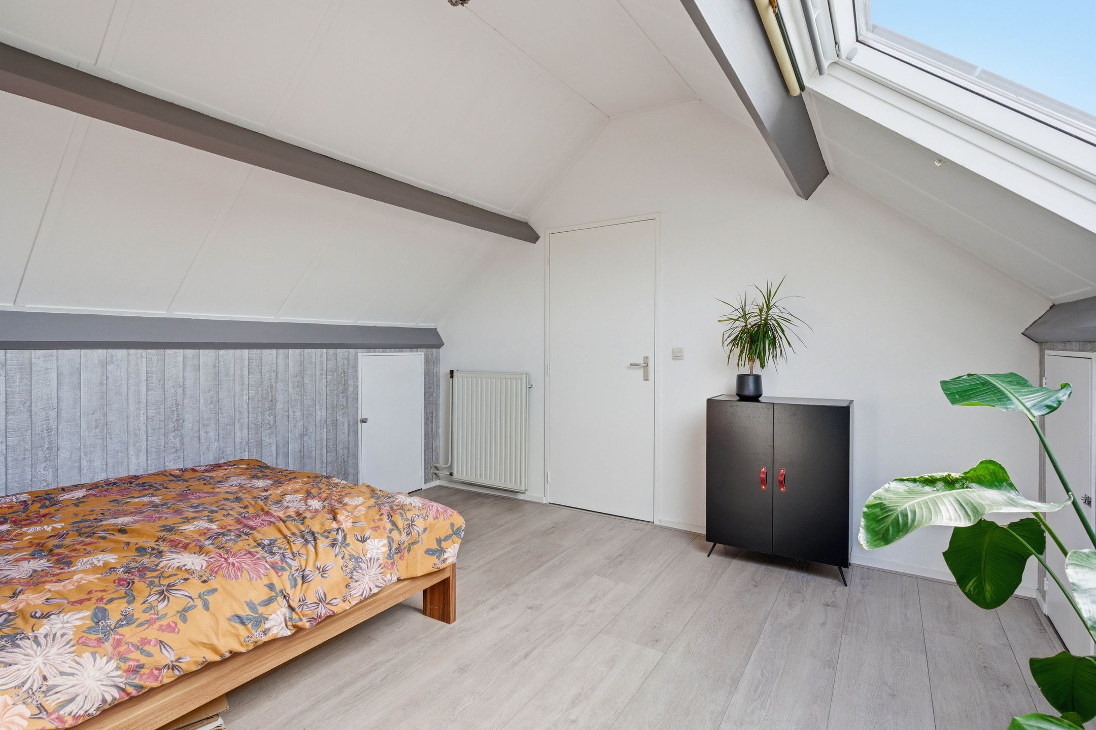 Spacious Family Home with Sunlit Garden and Solar Panels — 24