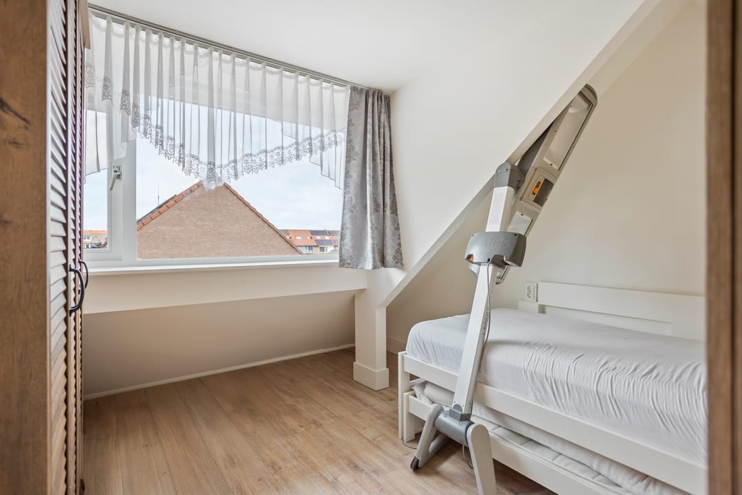 Fully Renovated Corner House with Garden on Three Sides in Benthuizen — 28