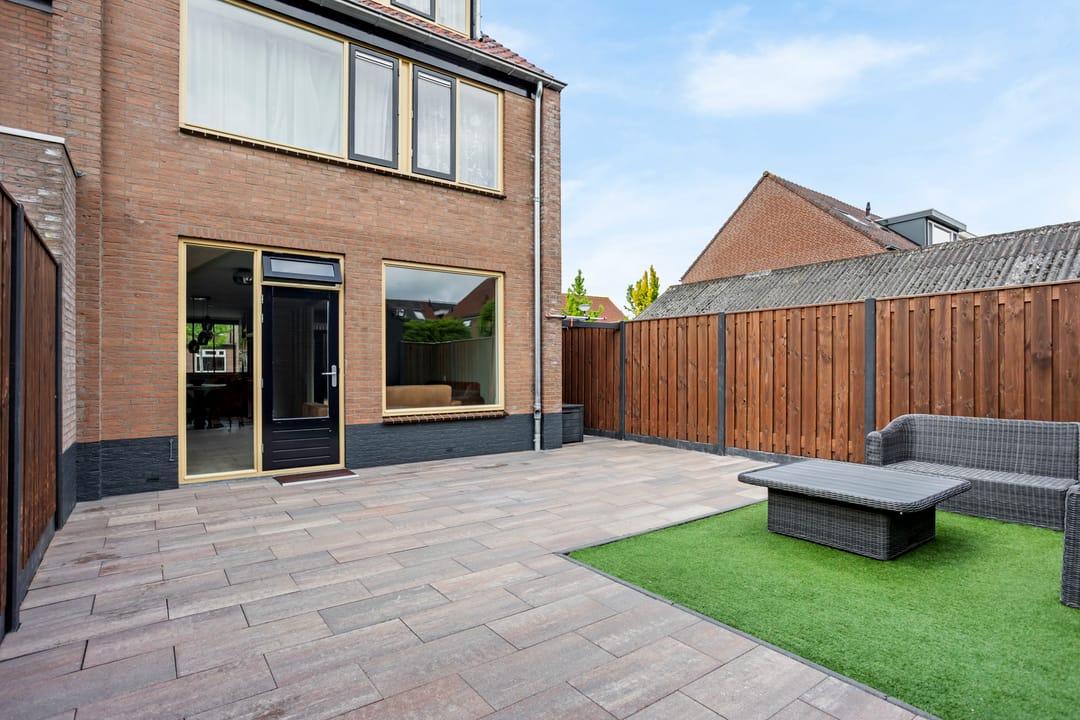 Fully Renovated Corner House with Garden on Three Sides in Benthuizen — 32