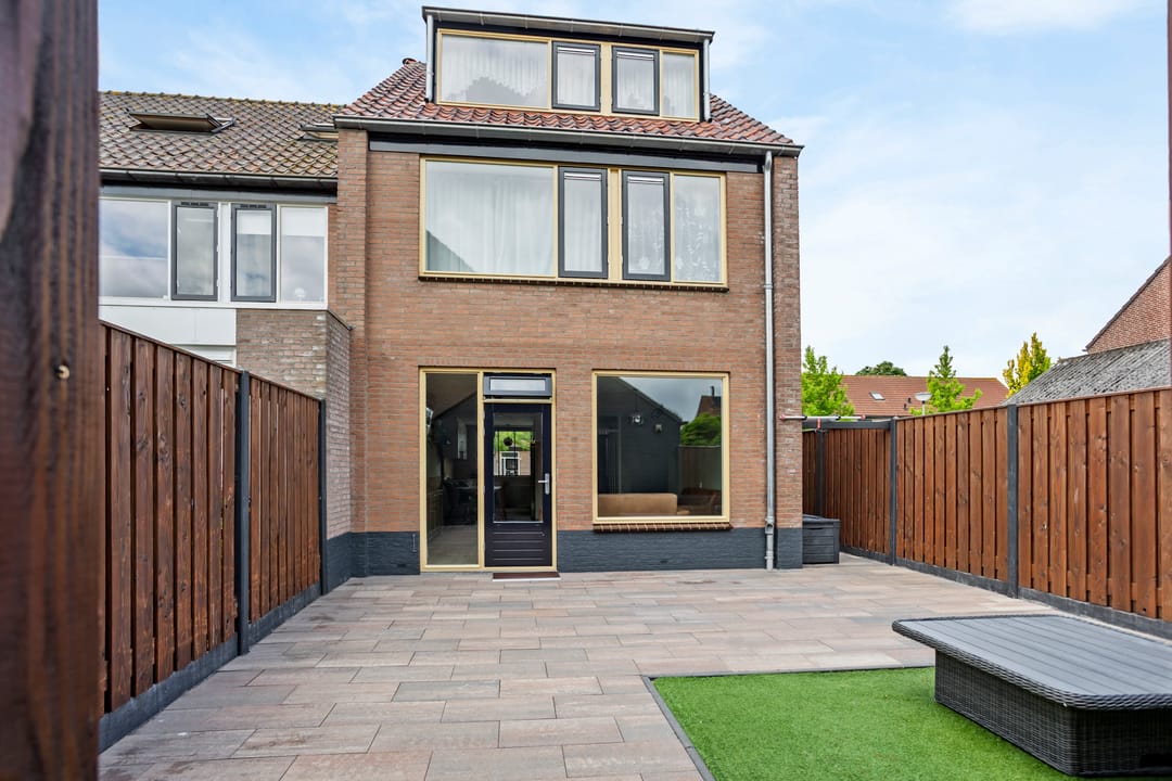 Fully Renovated Corner House with Garden on Three Sides in Benthuizen — 38