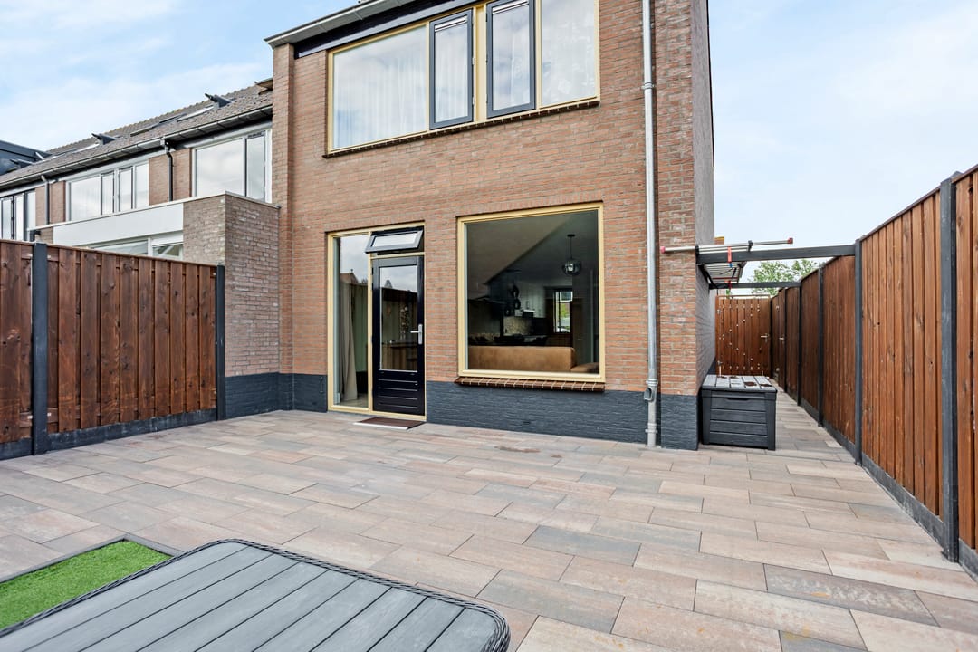 Fully Renovated Corner House with Garden on Three Sides in Benthuizen — 37