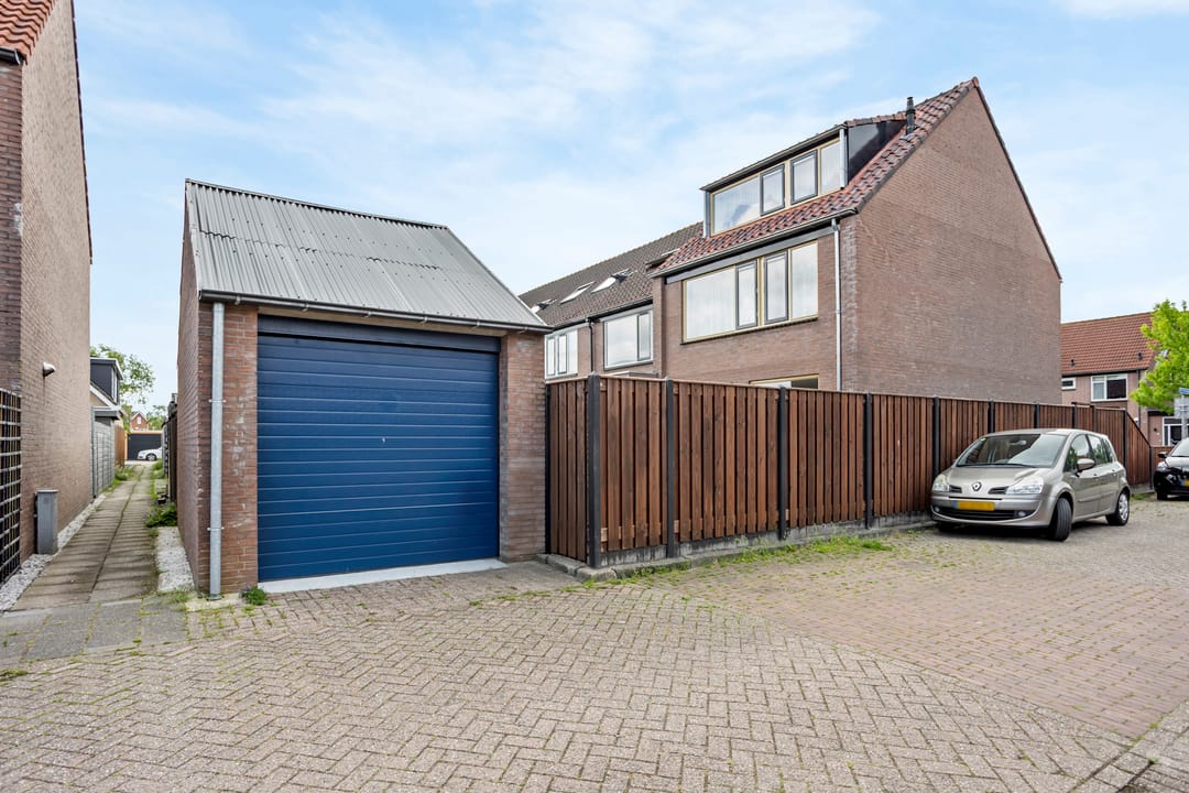 Fully Renovated Corner House with Garden on Three Sides in Benthuizen — 41