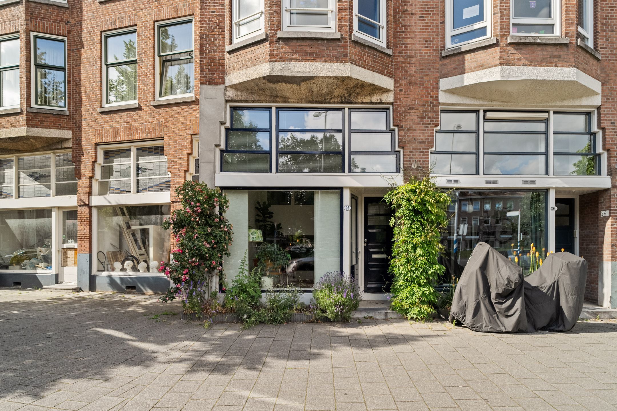 Photo 33 of Burgemeester Meineszplein 25-A