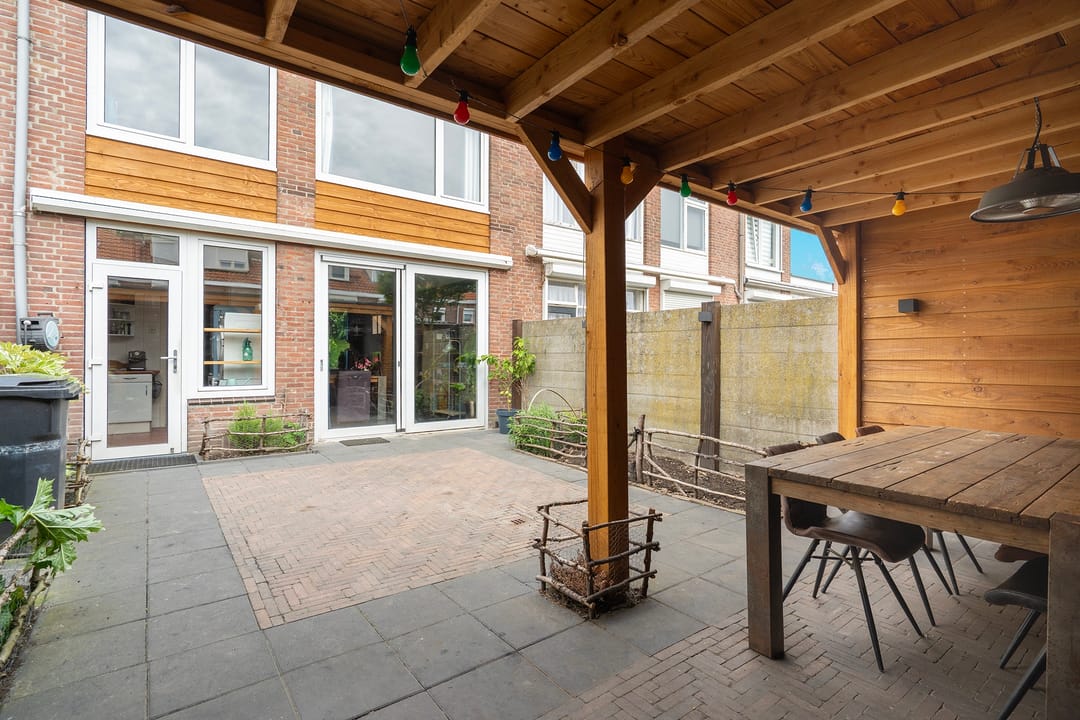 Spacious Family Home with Solar Panels and East-Facing Garden in Tilburg — 22