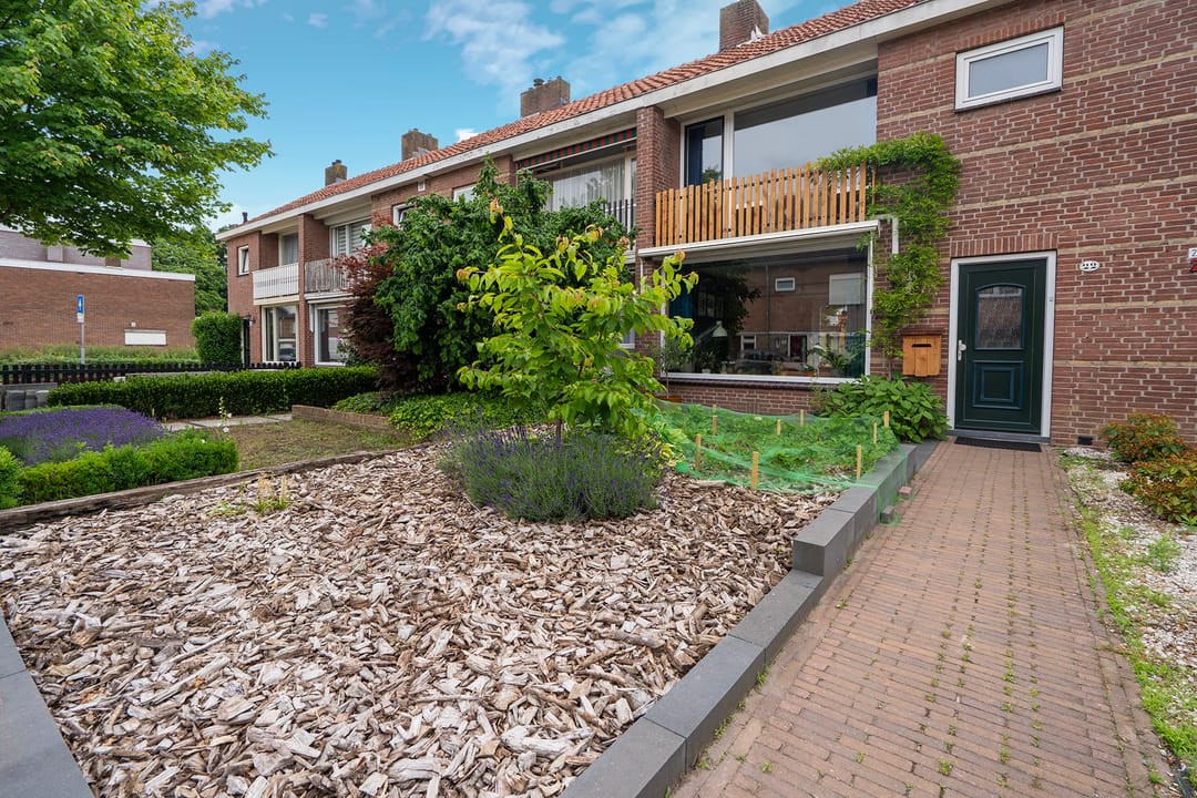 Spacious Family Home with Solar Panels and East-Facing Garden in Tilburg — 8