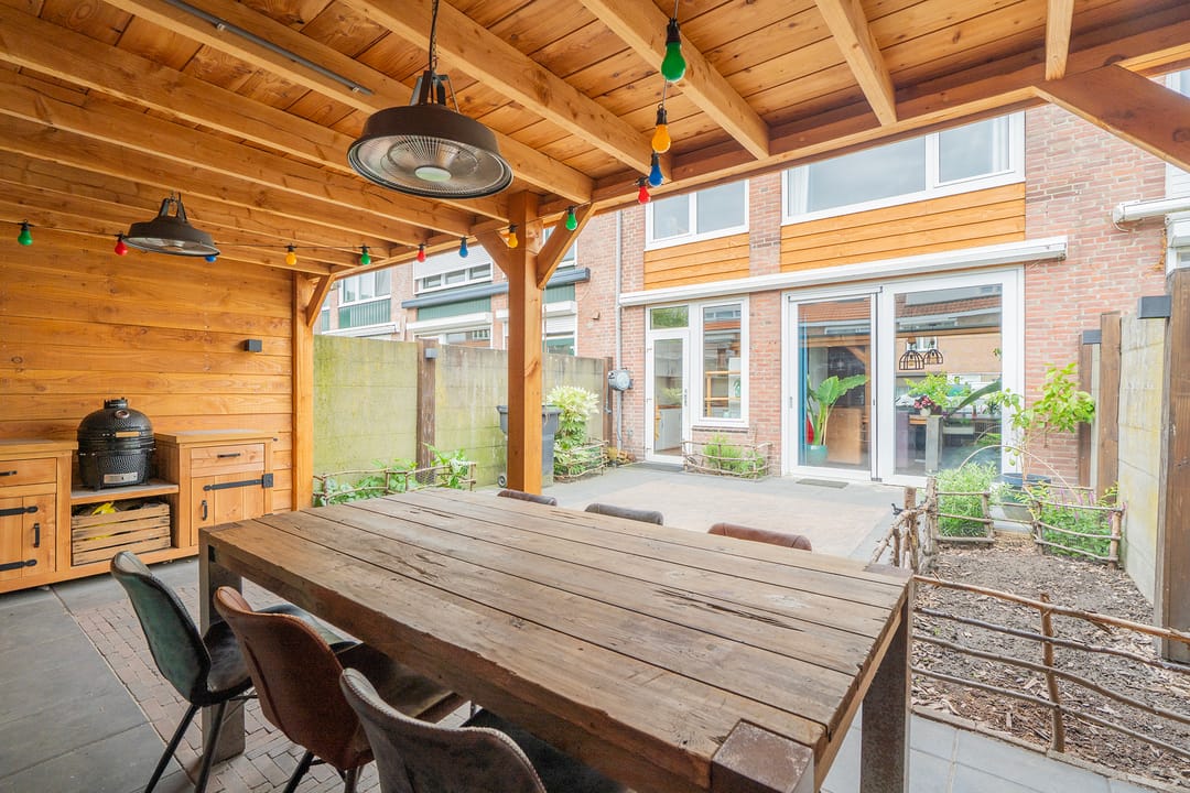 Spacious Family Home with Solar Panels and East-Facing Garden in Tilburg — 23