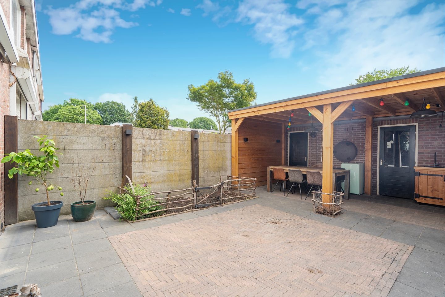 Spacious Family Home with Solar Panels and East-Facing Garden in Tilburg — 20