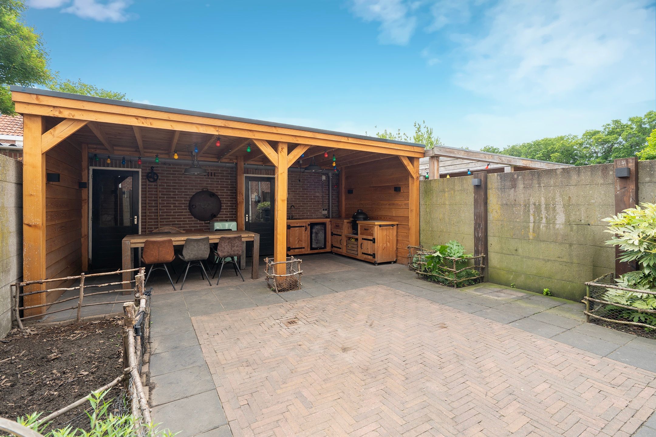 Spacious Family Home with Solar Panels and East-Facing Garden in Tilburg — 21