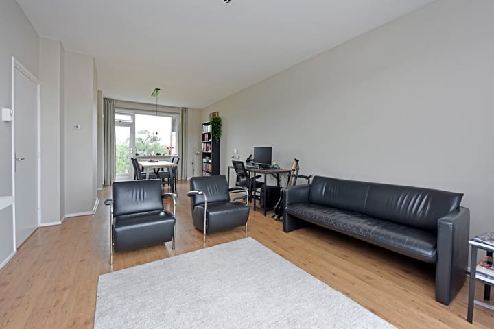 Photo 4 of Plutostraat 149