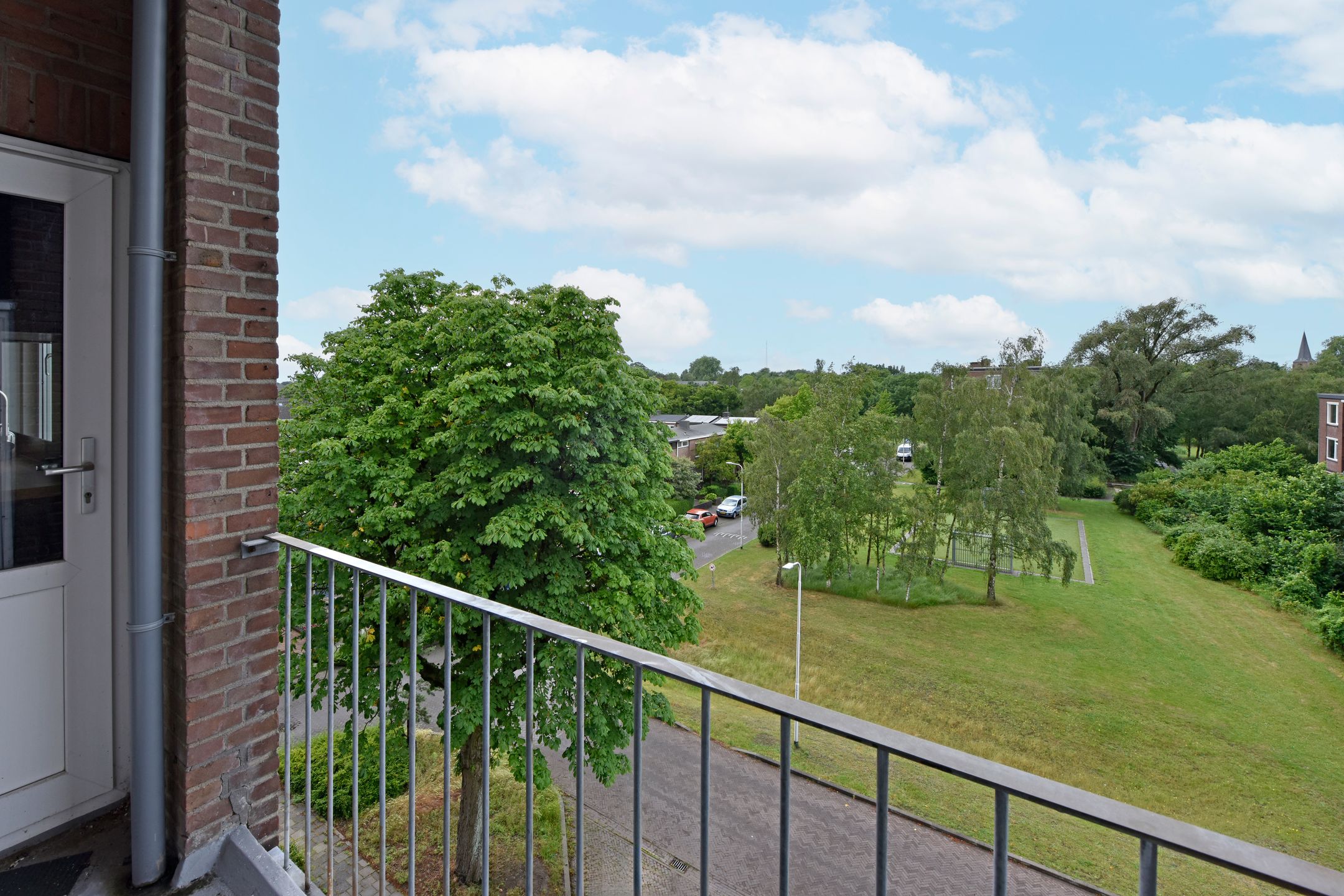 Modern 3-Room Apartment on Top Floor in Green Neerbosch Neighborhood — 9