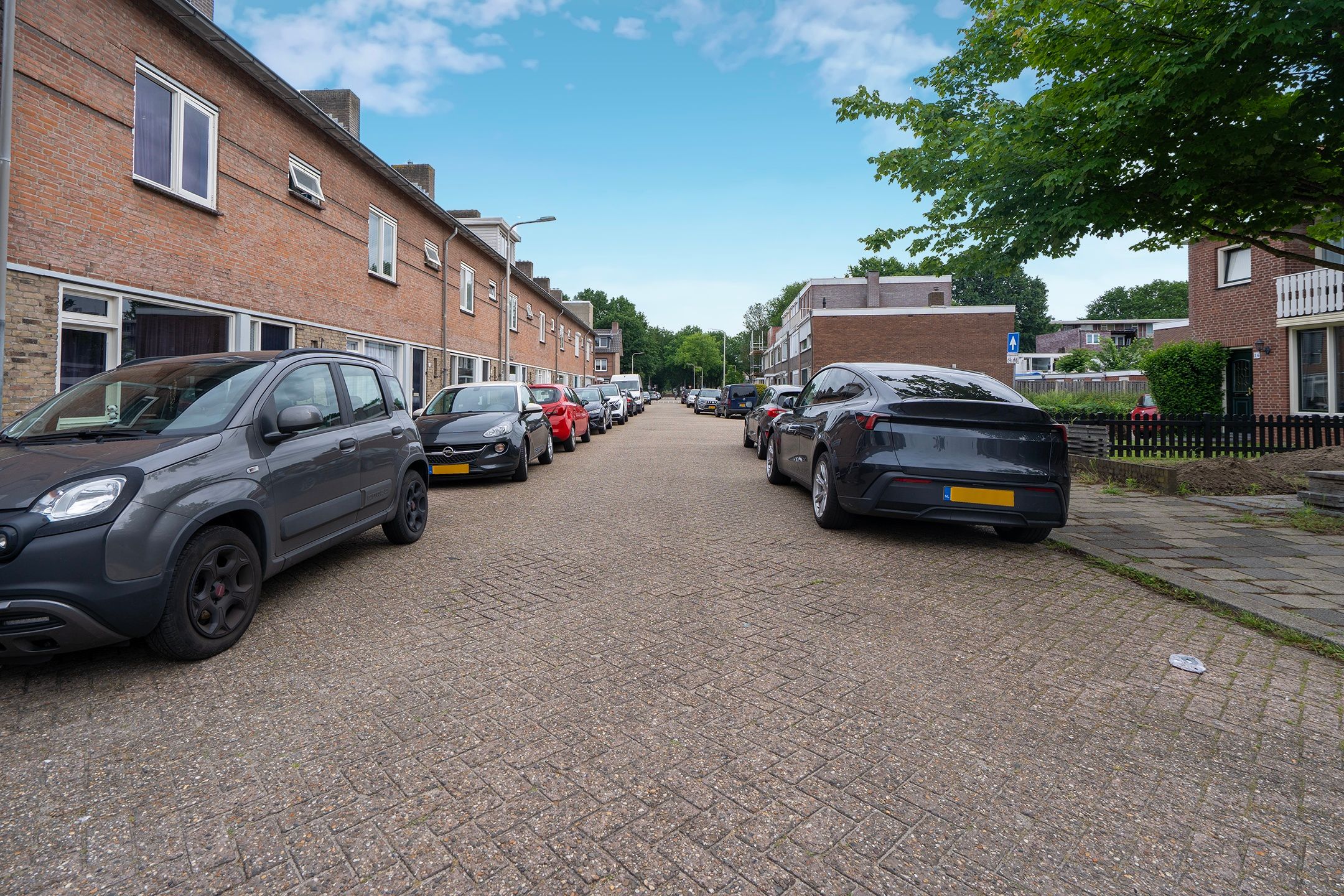 Spacious Family Home with Solar Panels and East-Facing Garden in Tilburg — 48