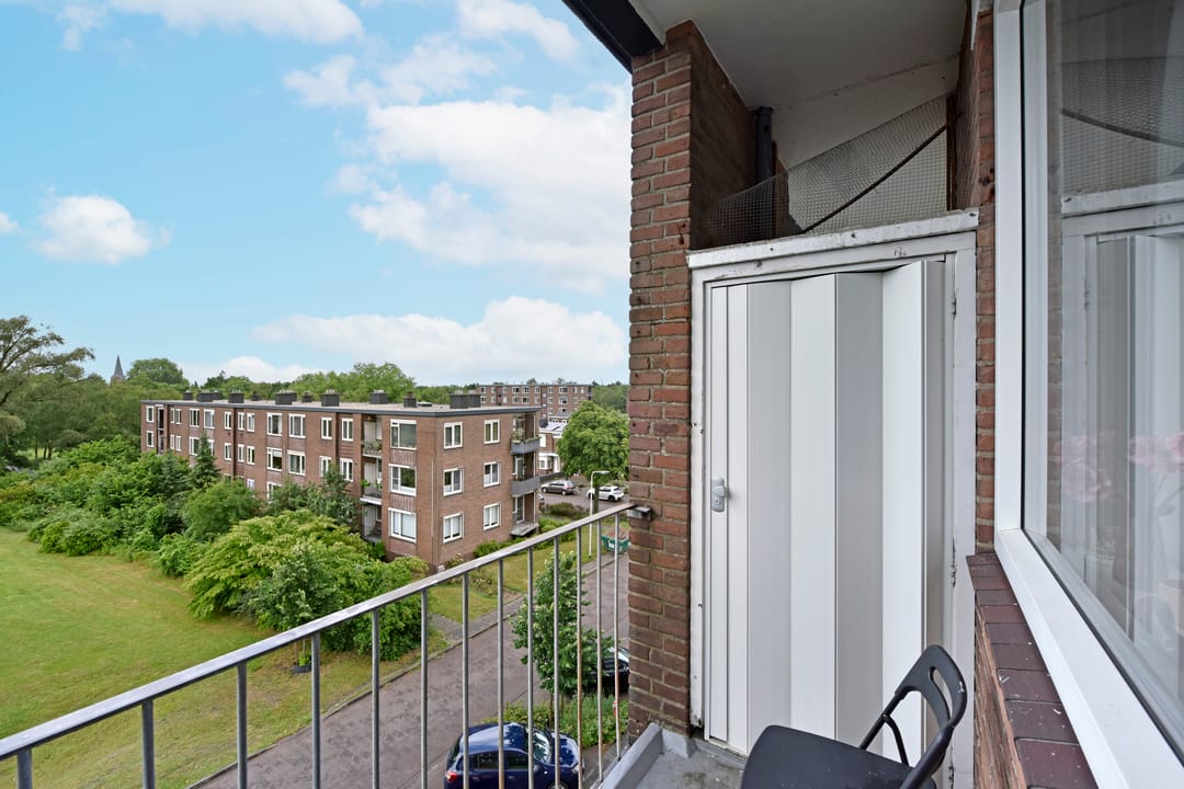 Modern 3-Room Apartment on Top Floor in Green Neerbosch Neighborhood — 8
