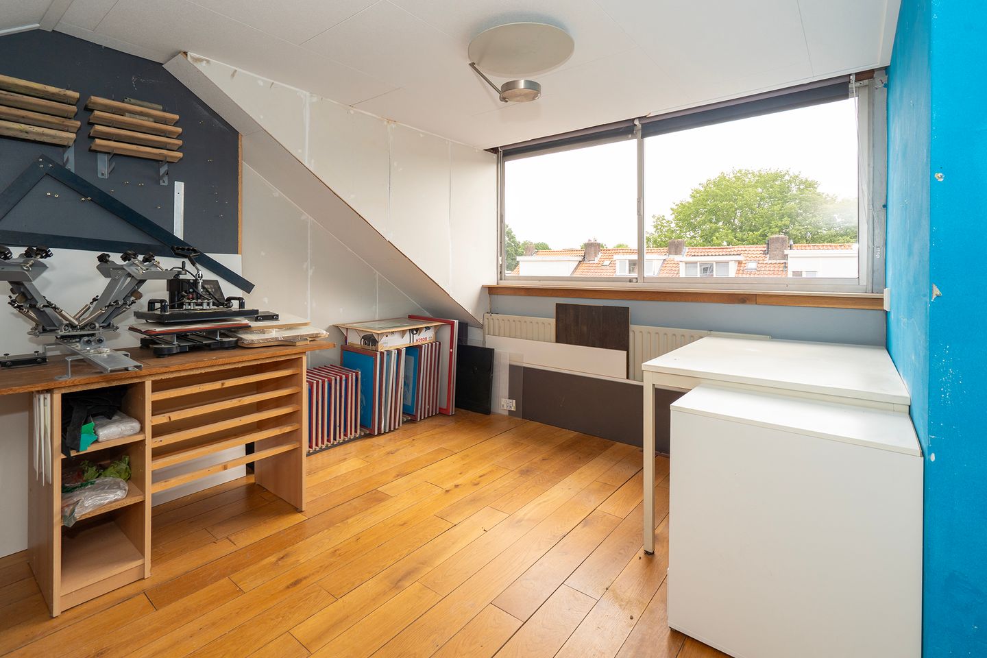 Spacious Family Home with Solar Panels and East-Facing Garden in Tilburg — 44
