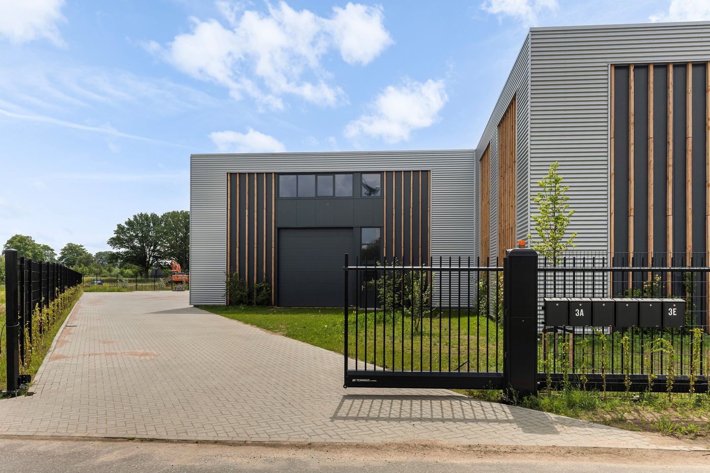 View photo 4 of Huninkweg 3