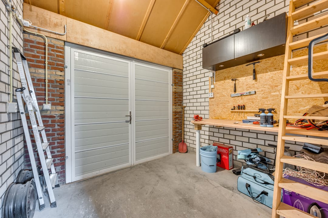 Spacious Family Home with Four Bedrooms in Popular Venlo-East Neighborhood — 41