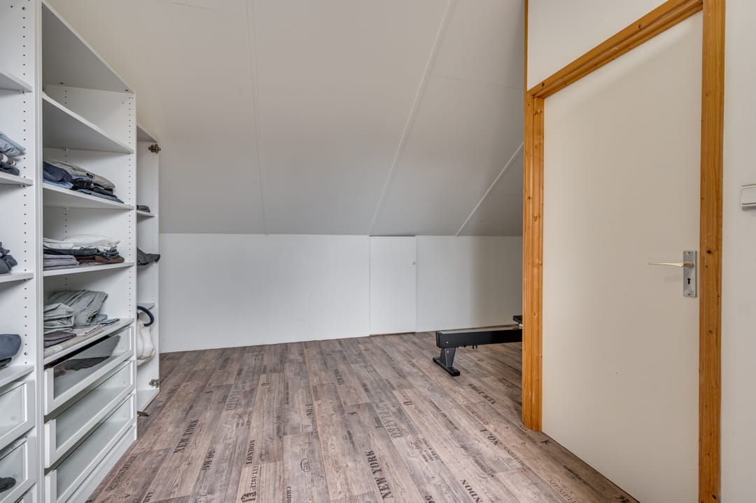 Spacious Family Home with Four Bedrooms in Popular Venlo-East Neighborhood — 38
