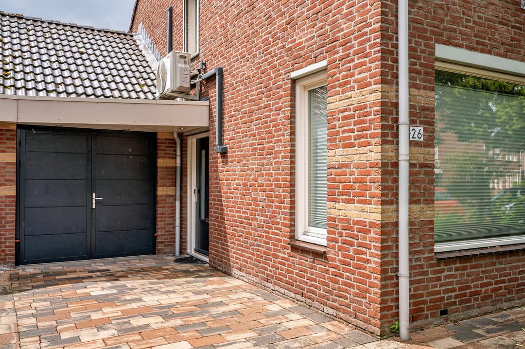 Spacious Family Home with Four Bedrooms in Popular Venlo-East Neighborhood — 52