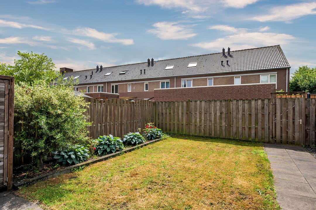 Spacious Family Home with Four Bedrooms in Popular Venlo-East Neighborhood — 46