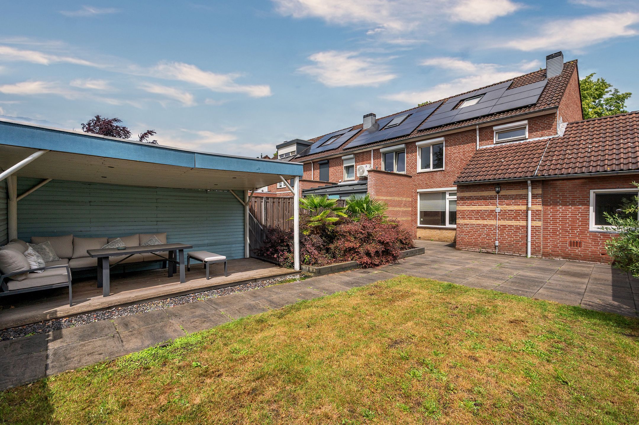 Spacious Family Home with Four Bedrooms in Popular Venlo-East Neighborhood — 48