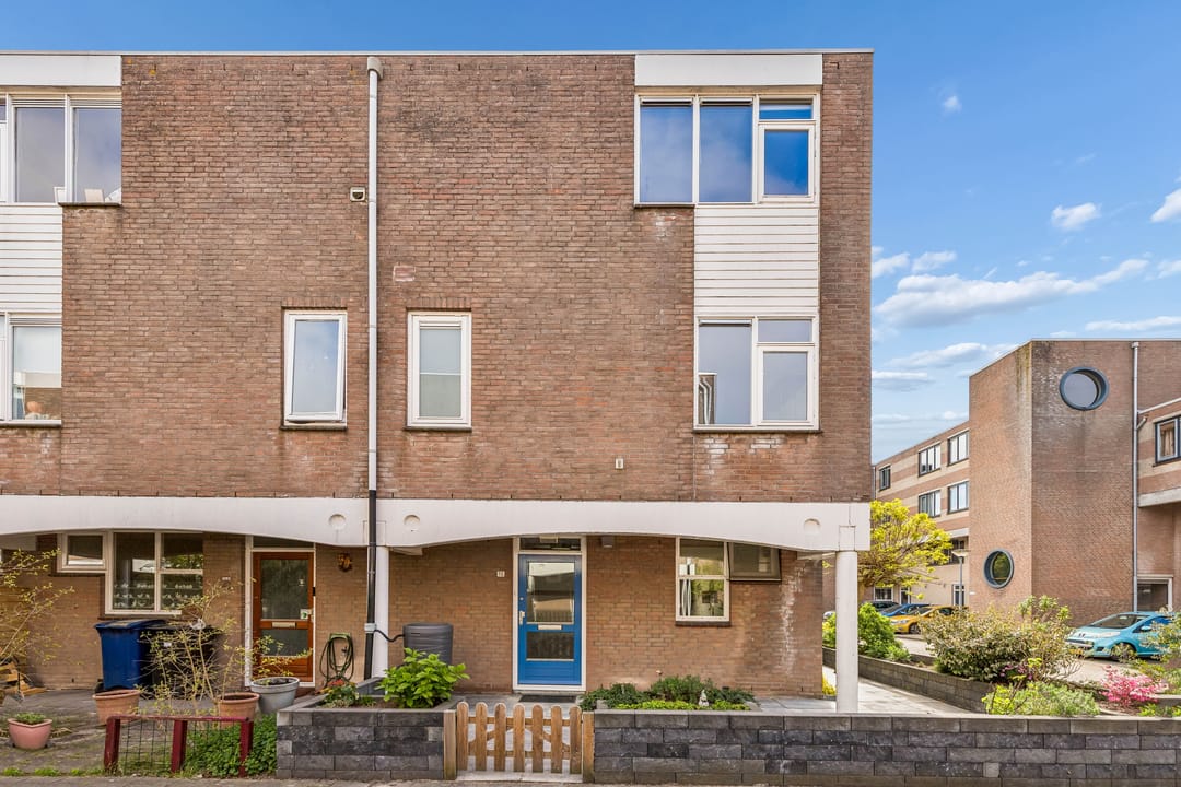 Well-Maintained Corner Home with Spacious Sunny Garden in Almere-Centrum — 47