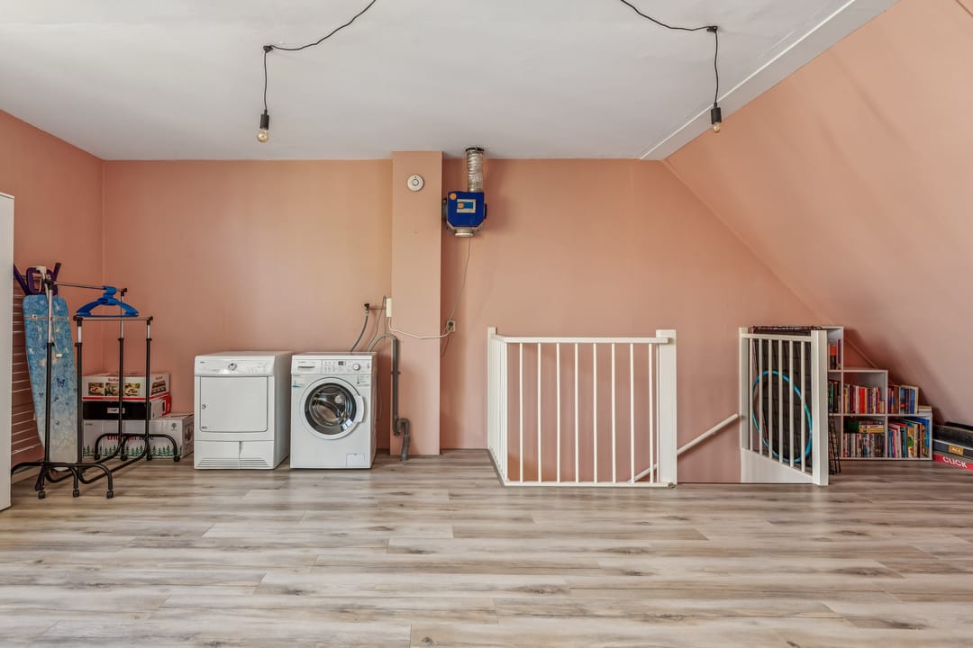 Well-Maintained Corner Home with Spacious Sunny Garden in Almere-Centrum — 28