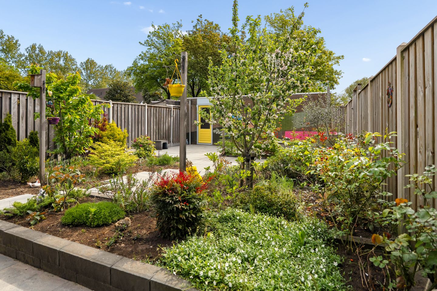 Well-Maintained Corner Home with Spacious Sunny Garden in Almere-Centrum — 35