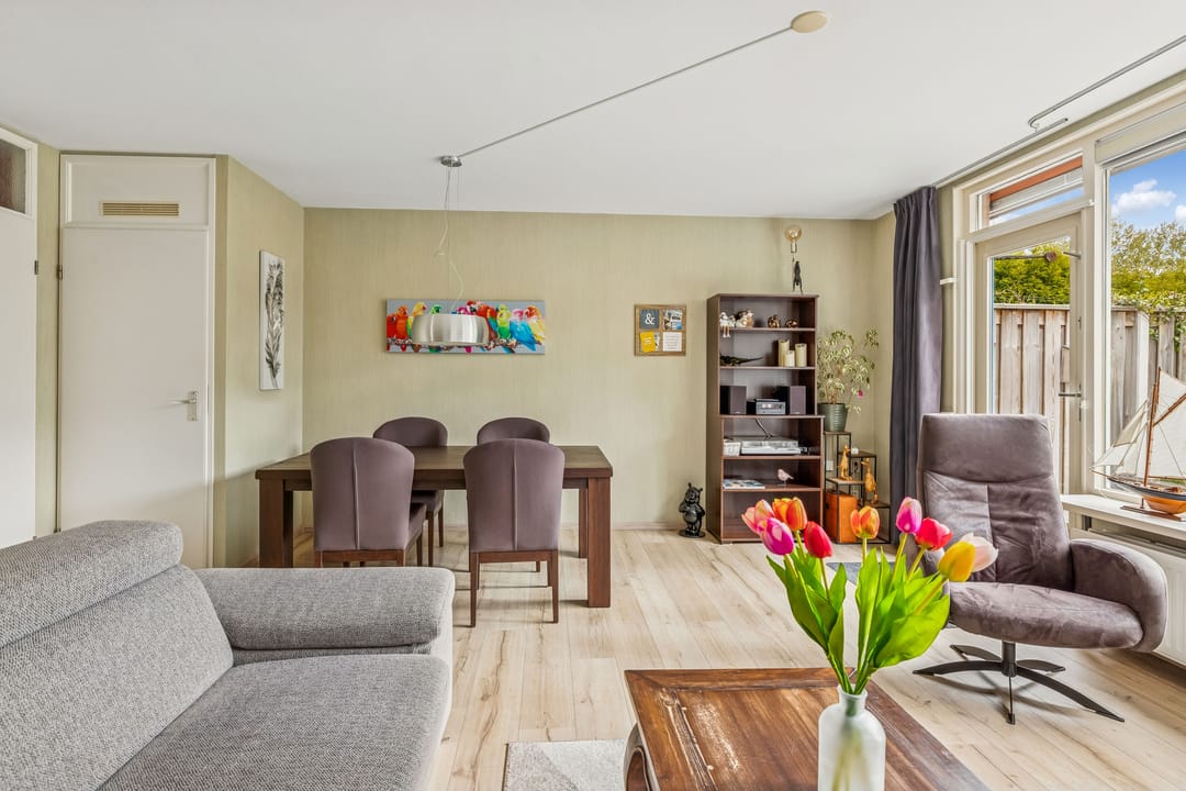 Well-Maintained Corner Home with Spacious Sunny Garden in Almere-Centrum — 7