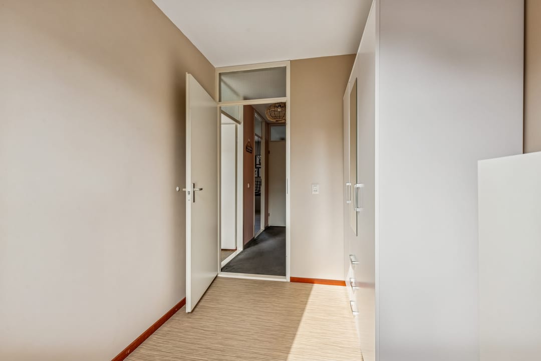 Well-Maintained Corner Home with Spacious Sunny Garden in Almere-Centrum — 26
