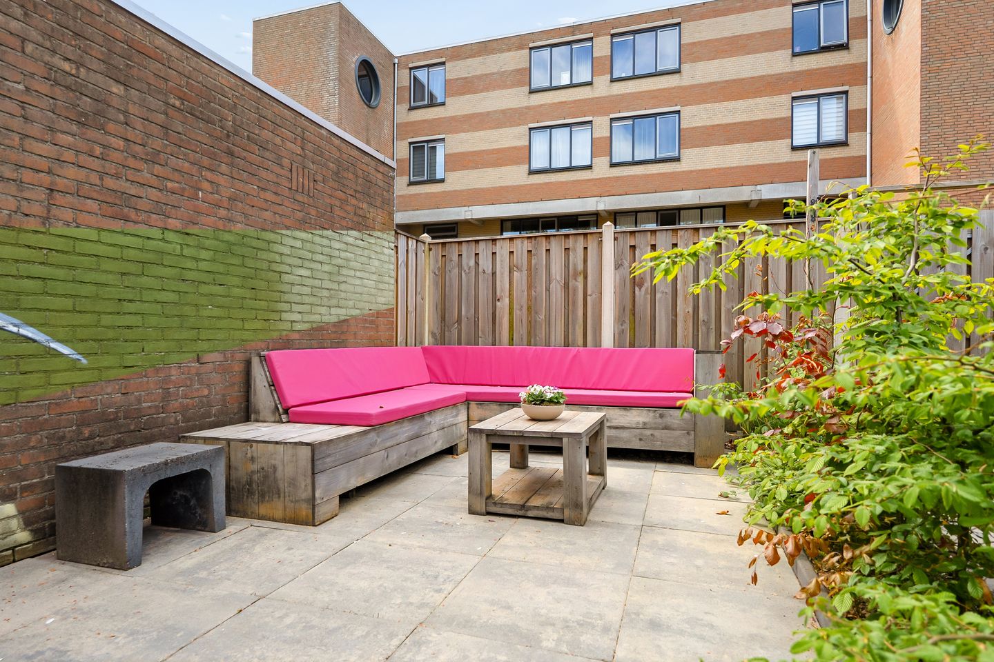 Well-Maintained Corner Home with Spacious Sunny Garden in Almere-Centrum — 40