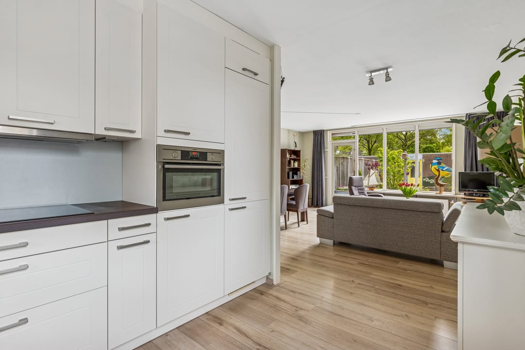 Well-Maintained Corner Home with Spacious Sunny Garden in Almere-Centrum — 11