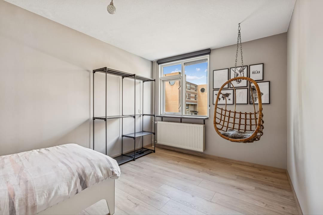 Well-Maintained Corner Home with Spacious Sunny Garden in Almere-Centrum — 17
