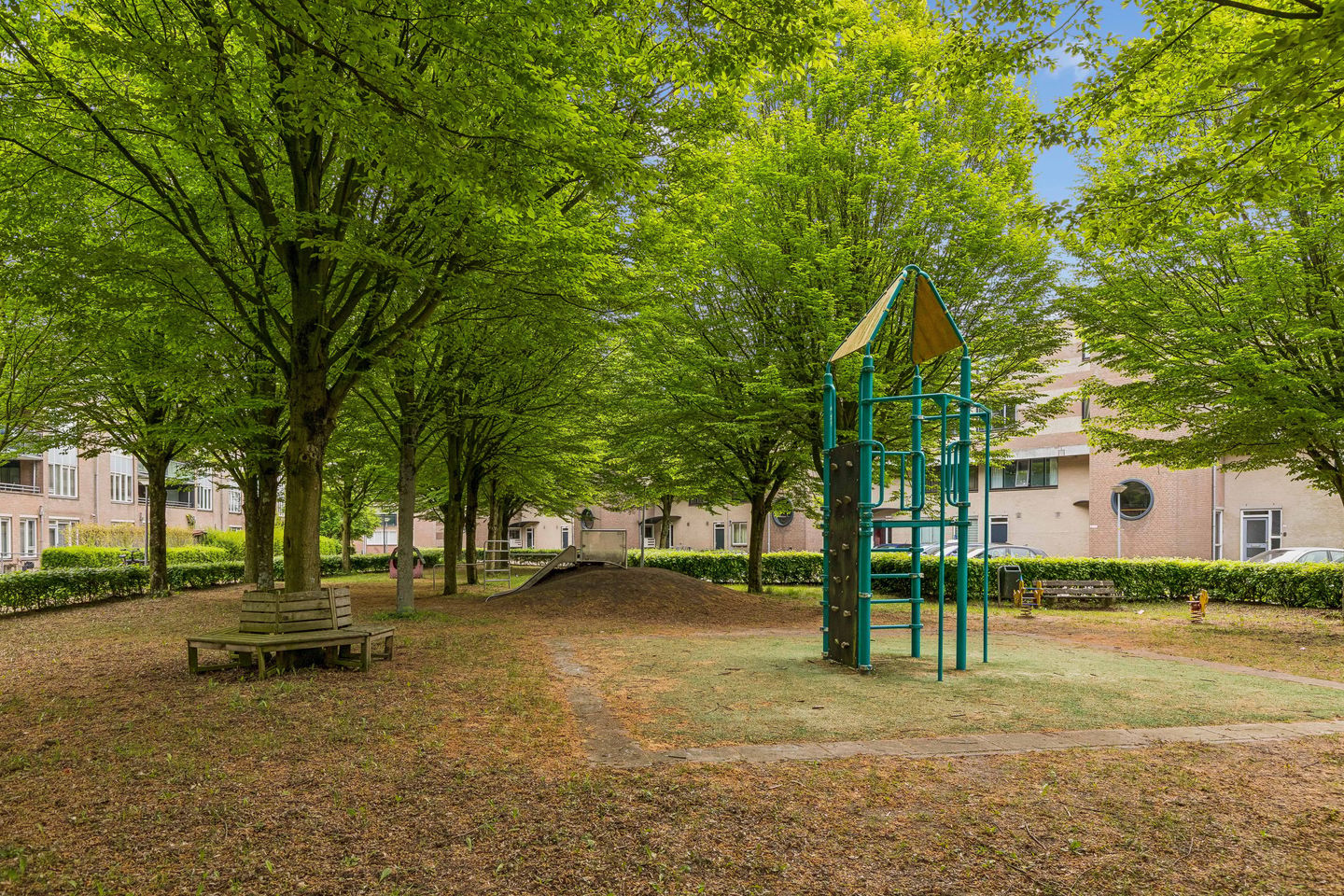 Well-Maintained Corner Home with Spacious Sunny Garden in Almere-Centrum — 34