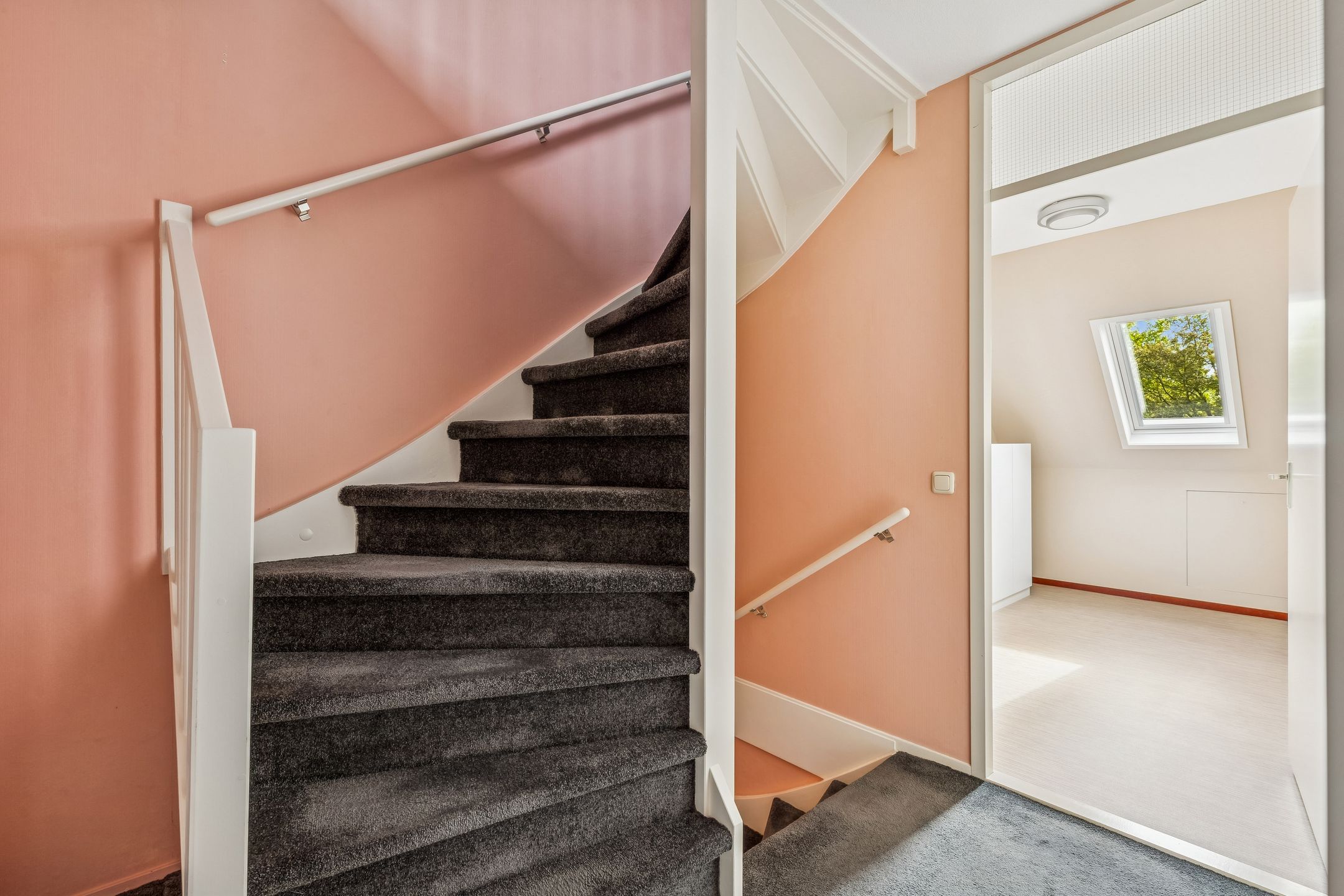 Well-Maintained Corner Home with Spacious Sunny Garden in Almere-Centrum — 27