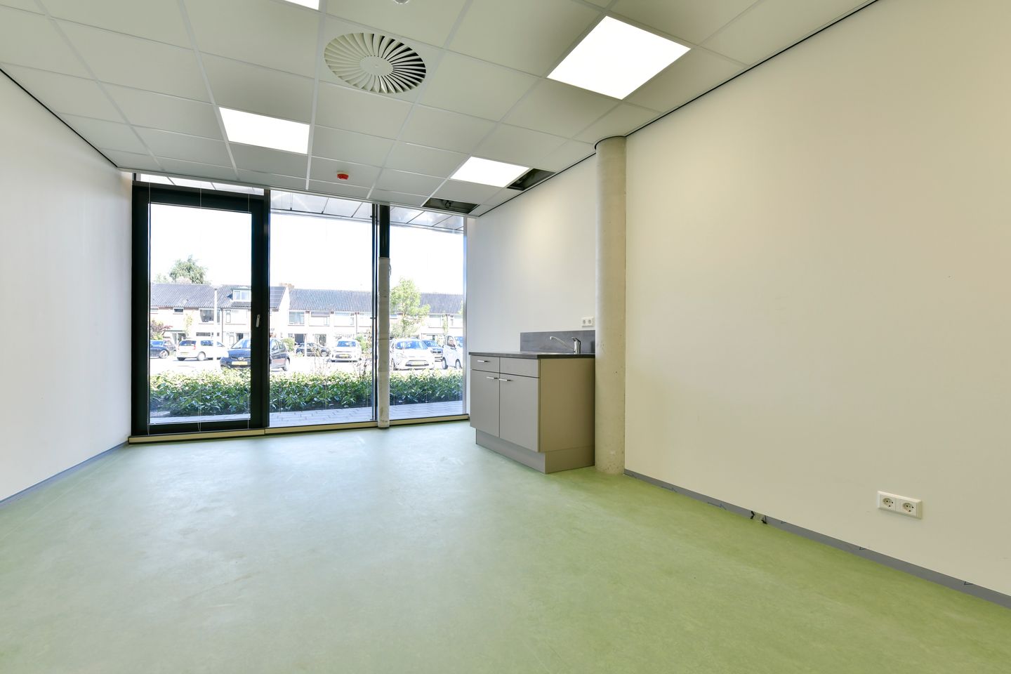 View photo 1 of Roerdomplaan 35