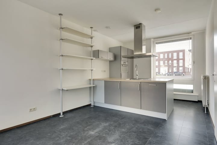 Photo 4 of Van Hoftenstraat 33