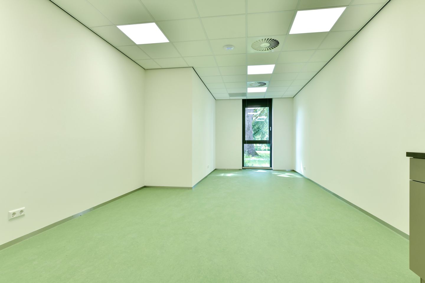 View photo 2 of Roerdomplaan 35