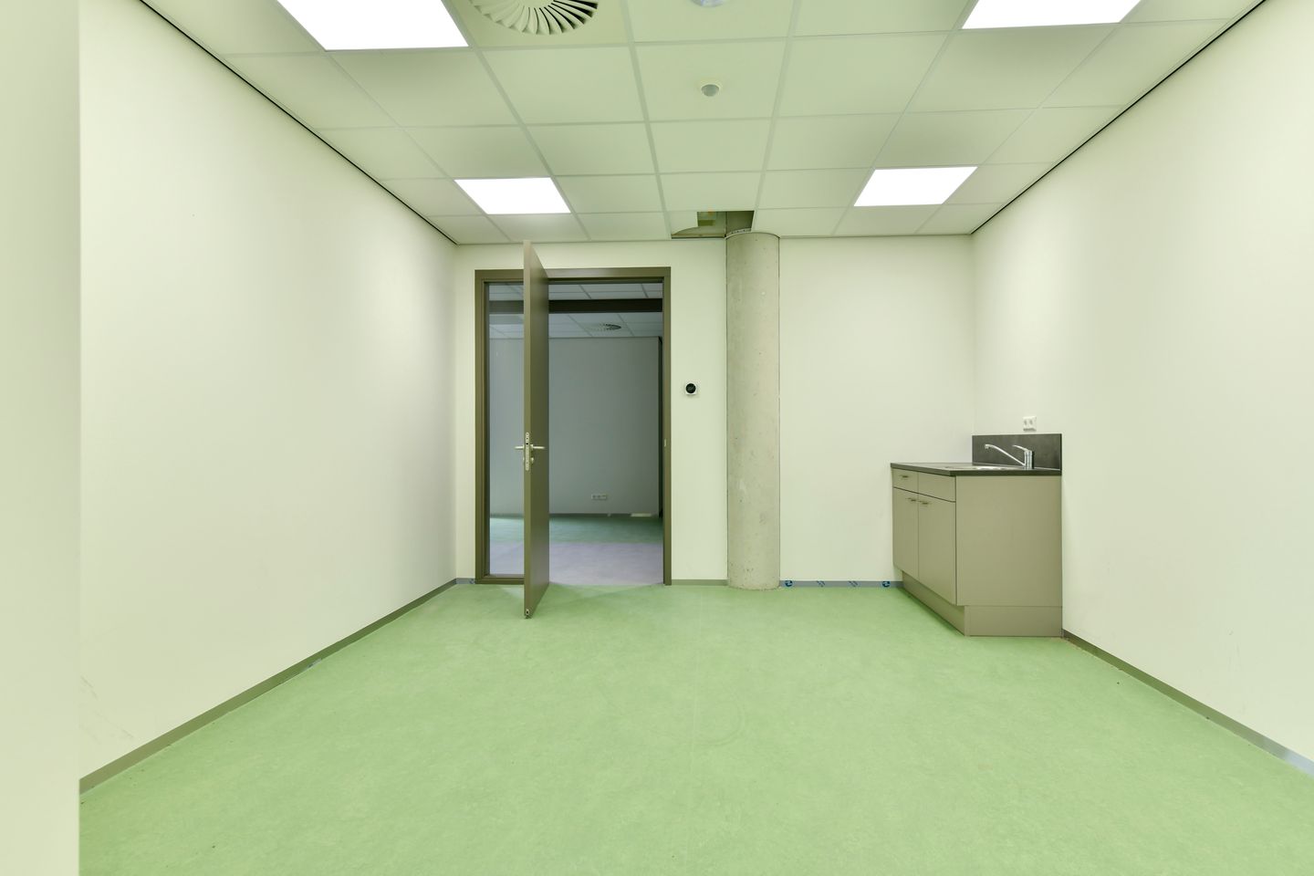 View photo 2 of Roerdomplaan 35