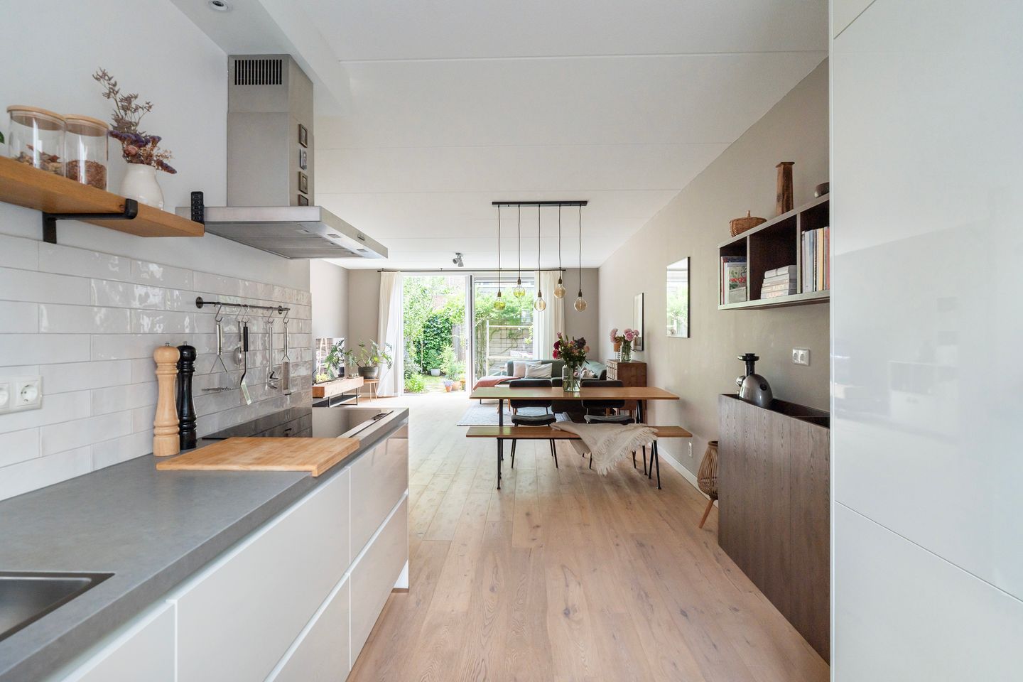 Modern Family Home with Sunny Southwest Garden in Rotterdam Feijenoord — 20
