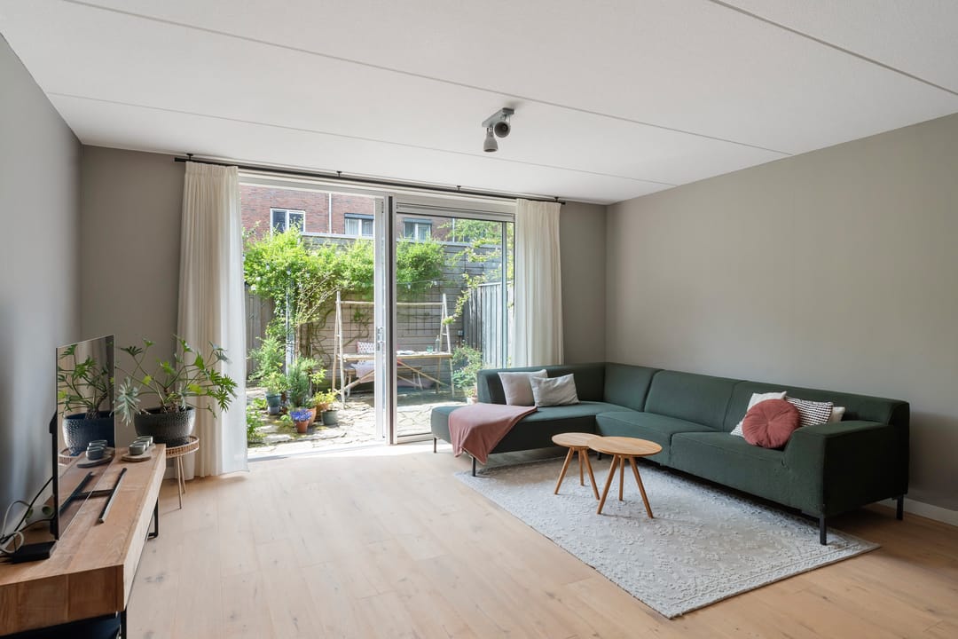 Modern Family Home with Sunny Southwest Garden in Rotterdam Feijenoord — 7