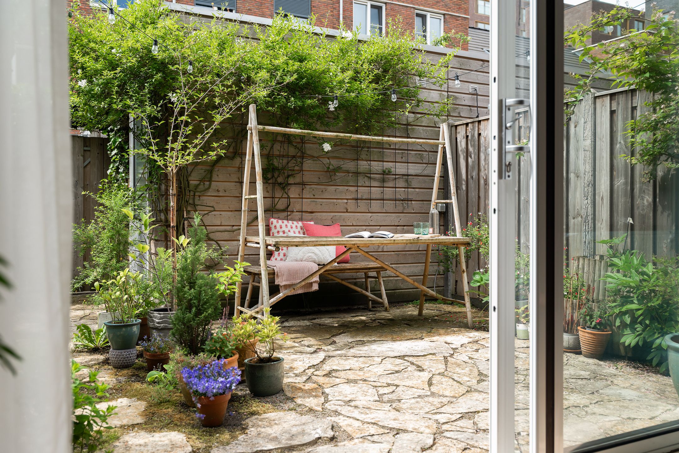 Modern Family Home with Sunny Southwest Garden in Rotterdam Feijenoord — 9