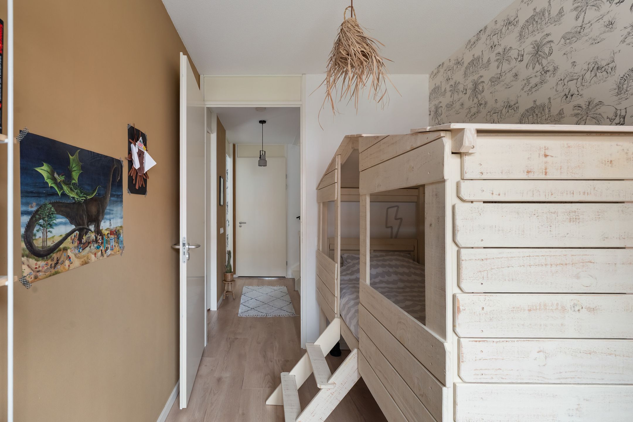 Modern Family Home with Sunny Southwest Garden in Rotterdam Feijenoord — 24