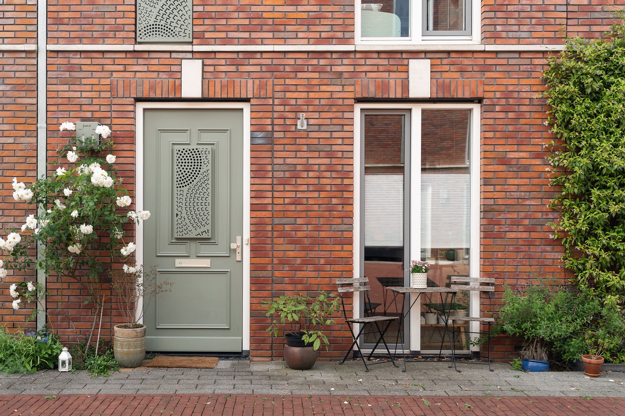 Modern Family Home with Sunny Southwest Garden in Rotterdam Feijenoord — 33