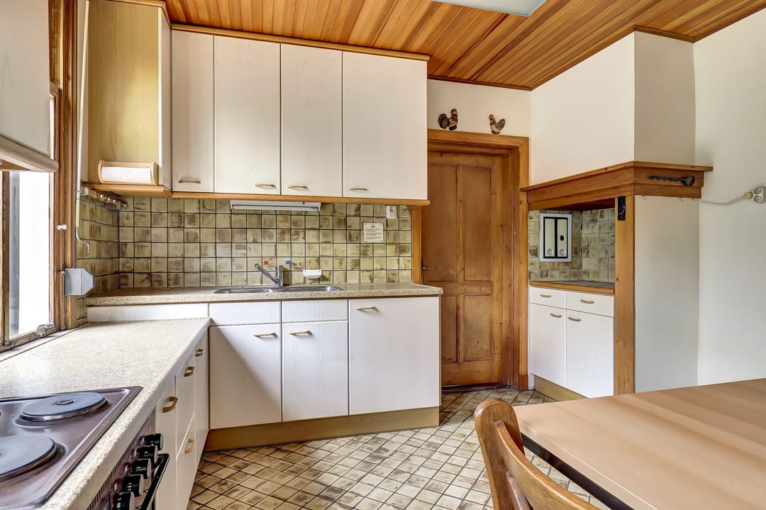 Elegant historic home with spacious garden and garage near Kerkdriel centre — 11