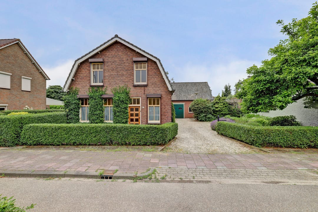 Elegant historic home with spacious garden and garage near Kerkdriel centre