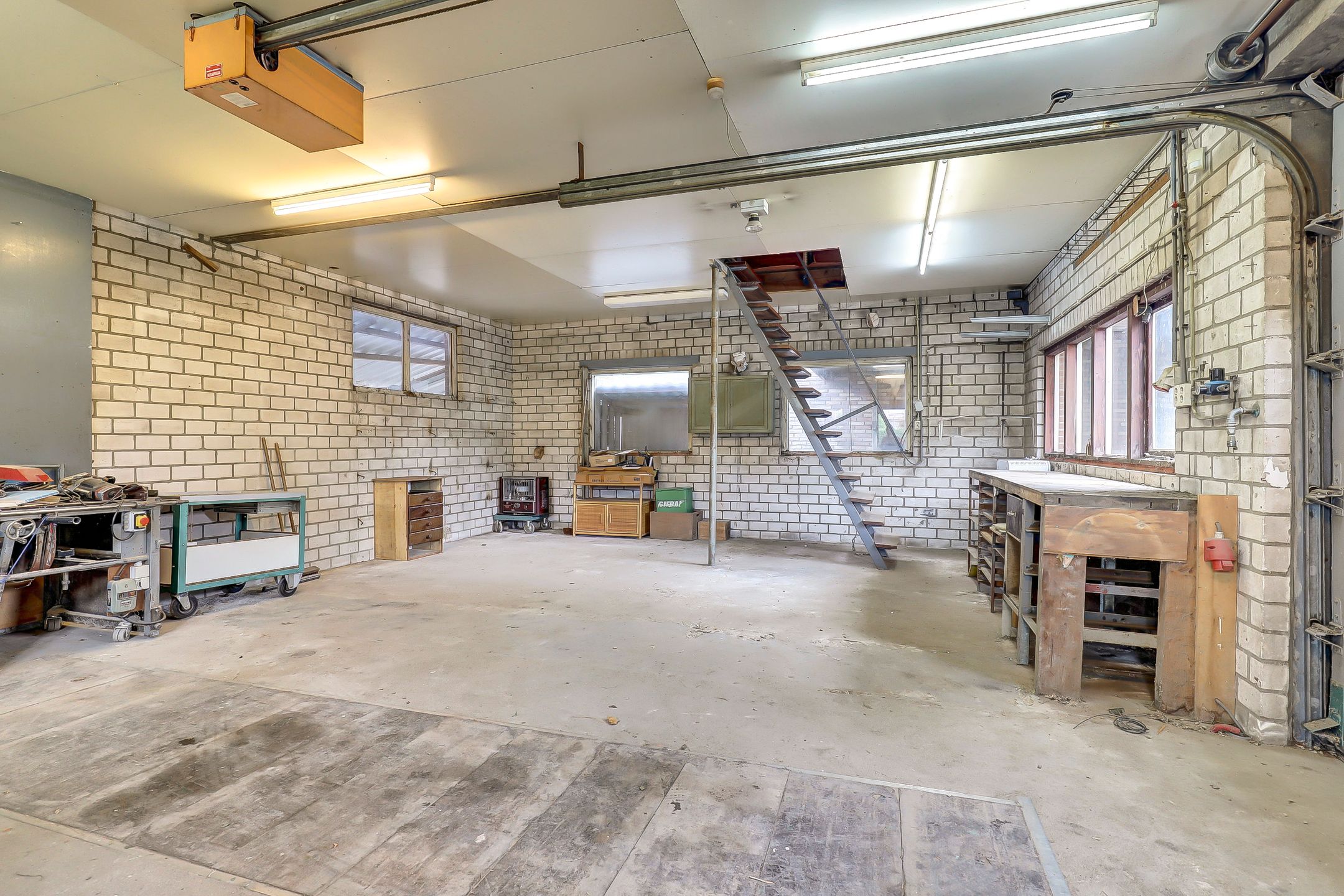 Elegant historic home with spacious garden and garage near Kerkdriel centre — 45